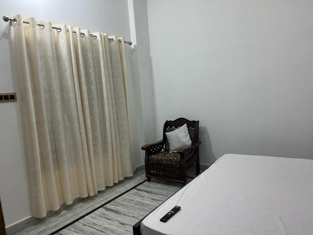 Homestay Shri Ram International