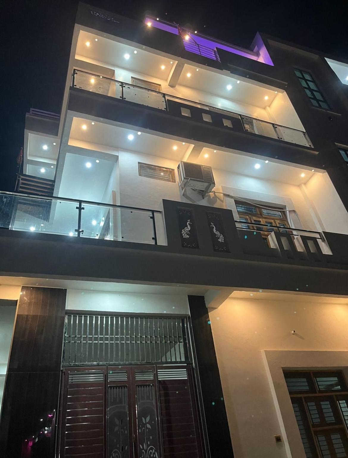 Shri Ram International Homestay *